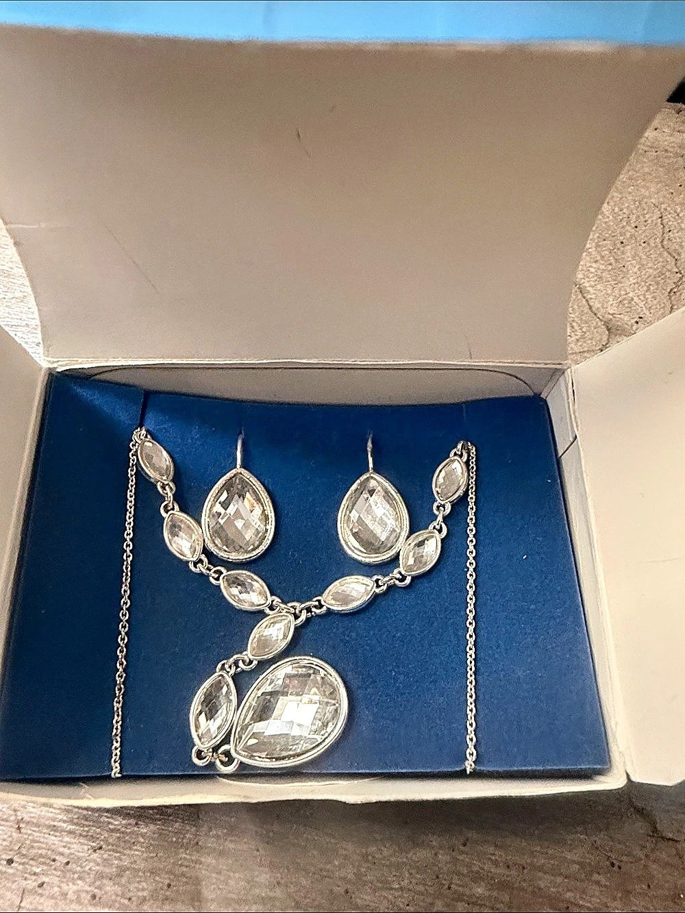 Avon Mod Faceted Necklace Gift Set Silver